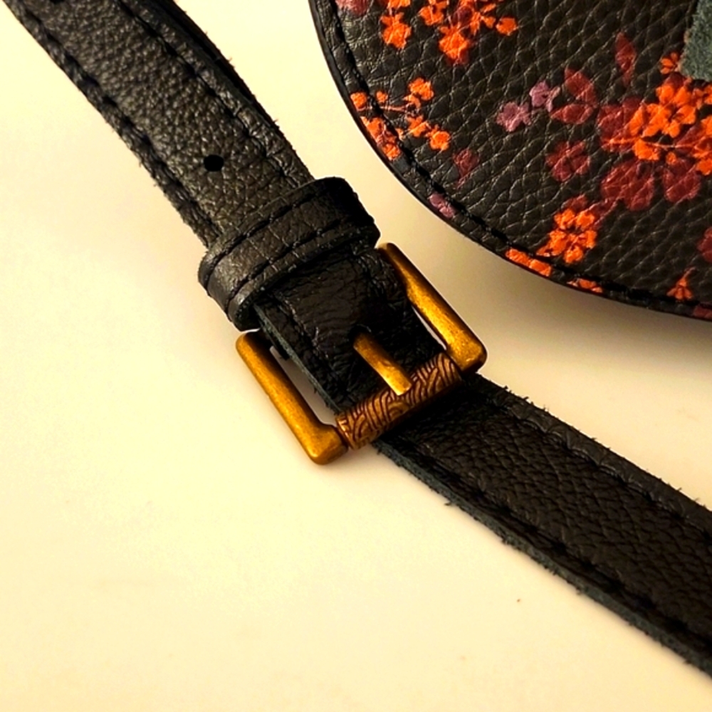 The Sak Leather Saddle Bag w/Free Sak Earrings - Picture 5 of 14